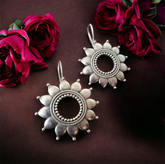 Silverlook alike sunflower designed hooks - Fashion Jewels